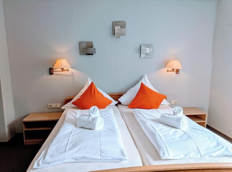 Basic Double Room | Desk, laptop workspace, iron/ironing board, free WiFi