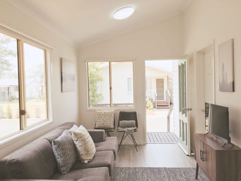 Renovated Hometown Cabin (Sleeps 4) | Living room | TV