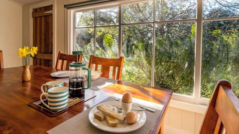 Old Farm Cottage | Breakfast area | Free daily continental breakfast