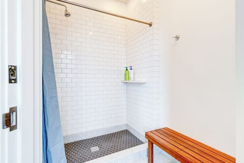 Small Room, Shared Bathroom | Shared bathroom