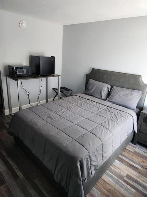 Economy Room | Desk, laptop workspace, free WiFi, bed sheets