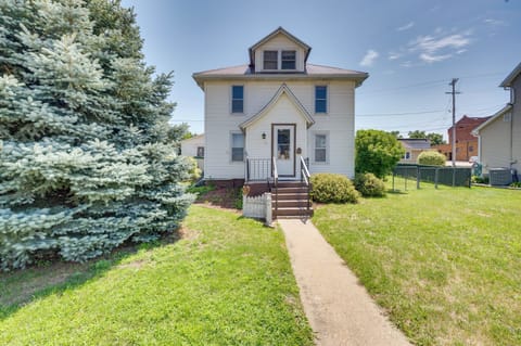 Dyersville Vacation Rental | 3BR | 1.5BA | 1,400 Sq Ft | Stairs Required