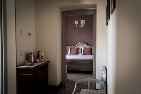 Triple Room | Desk, soundproofing, free WiFi, bed sheets