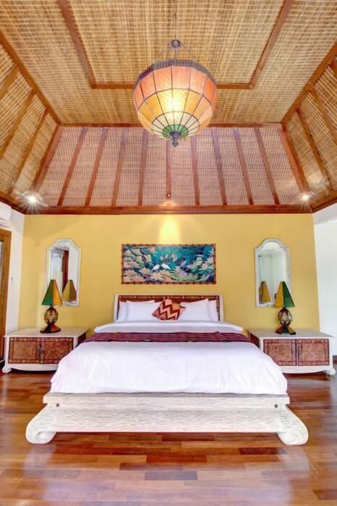 Suite, Pool View | Minibar, in-room safe, desk, rollaway beds