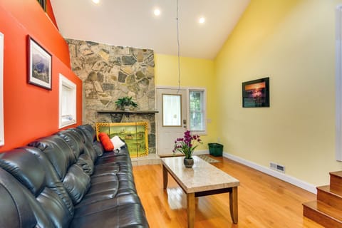 Somerset Vacation Rental | 2BR | 1BA | 1,148 Sq Ft | Stairs to Access