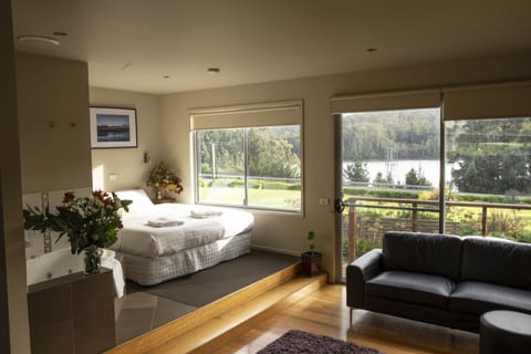 Studio (Spa) | Individually furnished, iron/ironing board, bed sheets