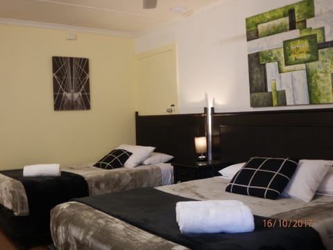 Twin Room | Pillowtop beds, desk, blackout drapes, soundproofing