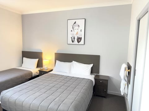 Executive Studio (Executive Queen) | Iron/ironing board, free WiFi, bed sheets