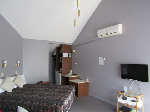 Standard Studio, Non Smoking, Kitchenette (Studio Rooms 5, 6 and 7)  | Iron/ironing board, free WiFi