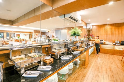 Daily buffet breakfast for a fee