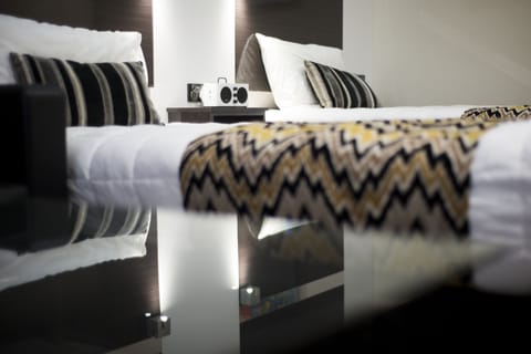 Deluxe Twin Room | Living area | Flat-screen TV