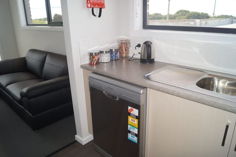 Standard Apartment, 3 Bedrooms, Kitchen | Private kitchen | Fridge, microwave, coffee/tea maker, electric kettle