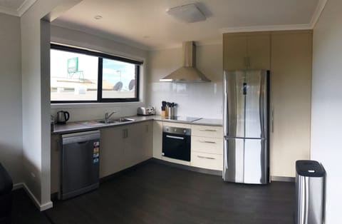 Standard Apartment, 3 Bedrooms, Kitchen | Private kitchen | Fridge, microwave, coffee/tea maker, electric kettle