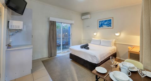 Cribs/infant beds, free WiFi, bed sheets