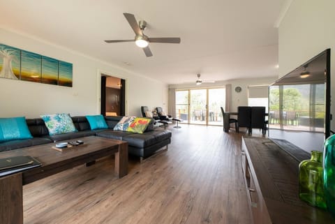 Executive Apartment, 2 Bedrooms, Non Smoking, Kitchen (Executive spa apartment) | Living room | 50-inch TV with digital channels, Netflix, DVD player
