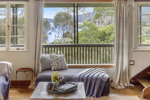 Family House, 4 Bedrooms, Fireplace, Sea View | Living room | 32-inch flat-screen TV with cable channels, TV, fireplace