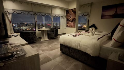 Panoramic Room | Select Comfort beds, desk, soundproofing