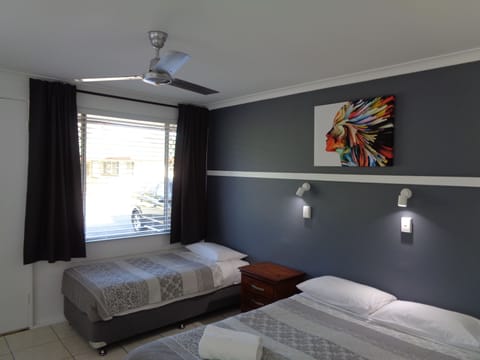 Standard Twin | Living area | TV, DVD player