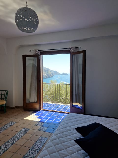 AMALFI - sea view, with Jacuzzi | Minibar, individually decorated, individually furnished, desk