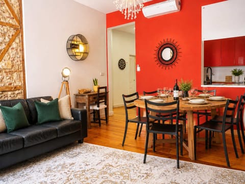 1 Bright and spacious living area designed for relaxing together · StayInLisbon