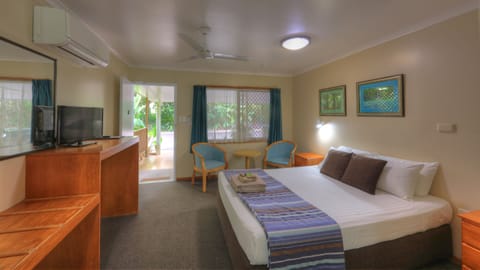 Standard Studio, 1 Queen Bed (Superior Queen Room) | Premium bedding, desk, laptop workspace, blackout drapes