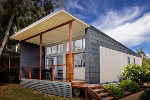 Family Villa | Iron/ironing board, WiFi (free), bed sheets