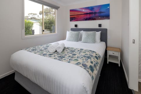 Studio, 1 Queen Bed | Iron/ironing board, free WiFi, bed sheets