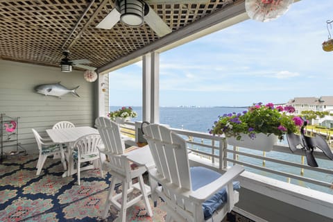 PC825: The Hook | Private Covered Deck