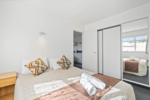 Standard Apartment, 2 Bedrooms, Non Smoking, Kitchenette | Down comforters, blackout drapes, WiFi (free), bed sheets