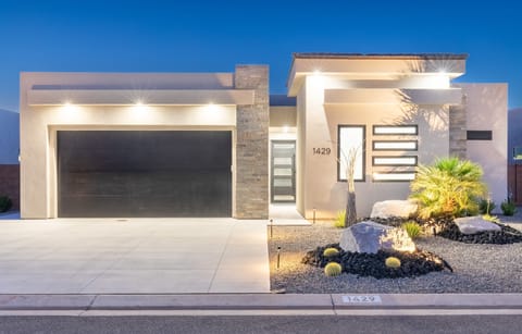 House, 2 Bedrooms | Exterior