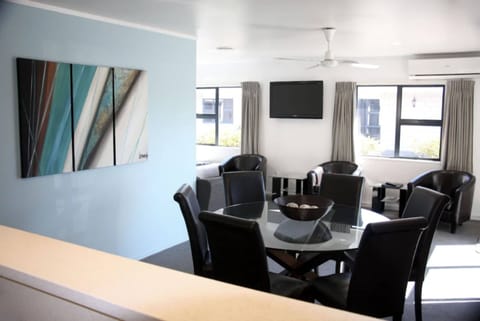 Two Bedroom Apartment | In-room dining