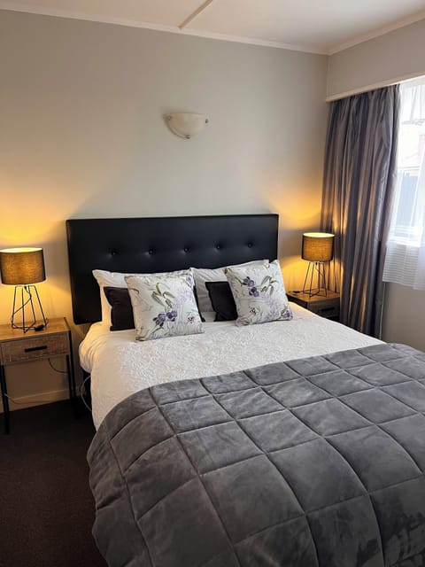 Standard Suite, 2 Bedrooms, Non Smoking, Kitchen (Apartment) | 1 bedroom, premium bedding, individually decorated