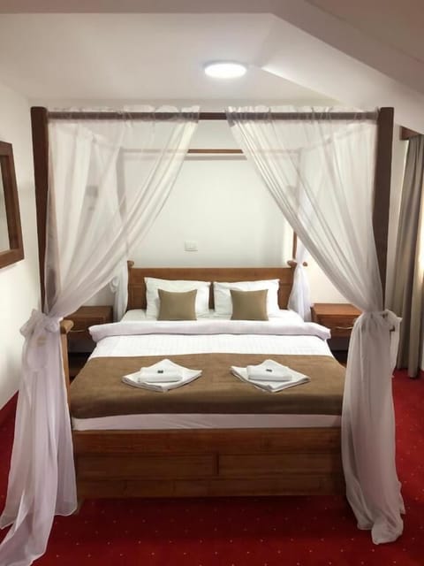 Apartment | Minibar, in-room safe, desk, soundproofing