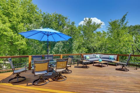 Pacific Vacation Rental | 3BR | 2BA | 2,200 Sq Ft | Stairs Required