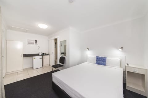 Queen Room | Premium bedding, memory foam beds, iron/ironing board (on request)
