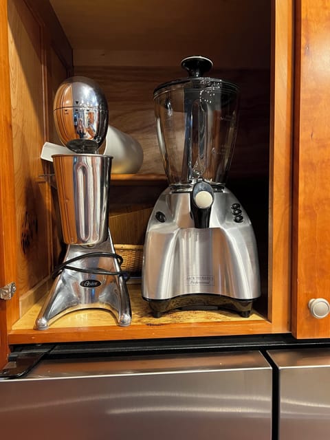 Heavy duty blender and milk shake maker.