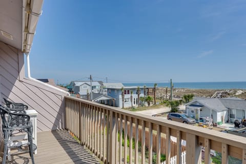 Fernandina Beach Vacation Rental | 2BR | 2.5BA | 1,028 Sq Ft | Stairs Required