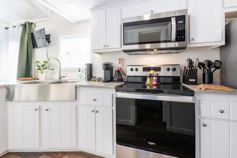 Custom and spacious full size well appointed kitchen allows for gourmet meals to be made.