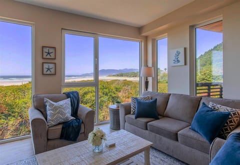 [Living Room] Beautiful Floor to Ceiling Windows with Views of the Oregon Coastline!