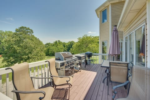 Sibley Vacation Rental | 3BR | 2.5BA | 2,000 Sq Ft | 2 Steps Required to Enter