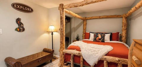 Cozy Queen Bedroom w/ 32” TV