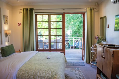 Classic Room, 1 Queen Bed, Pool View | In-room safe, individually decorated, individually furnished