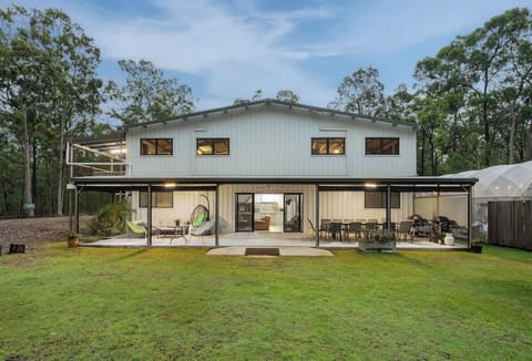 8 Winston, Stunning exterior view