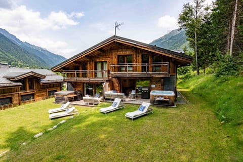 Chalet Bonnabelle is the right half of the chalet
