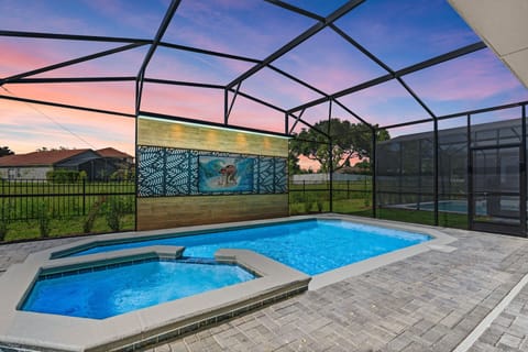 Relax by the pool with spa and 75" Smart TV - Ultimate comfort!