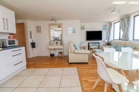 Fridge, dishwasher, electric kettle, toaster