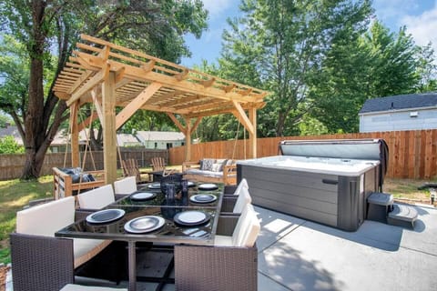 Incredible Outdoor Space with Spa, Pergola and table with seating for up to 10. 