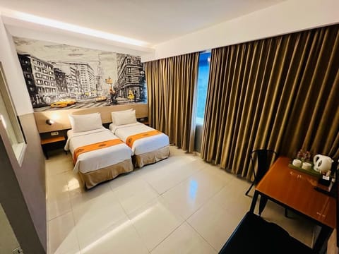 Suite | Premium bedding, desk, WiFi (free)