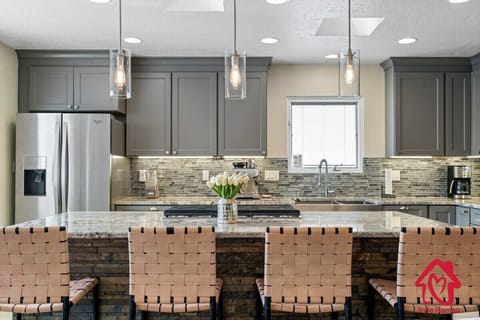 Granite counter with 4 bar chairs for causal dining