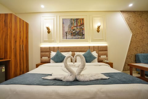 Executive Double Room | Iron/ironing board, free WiFi